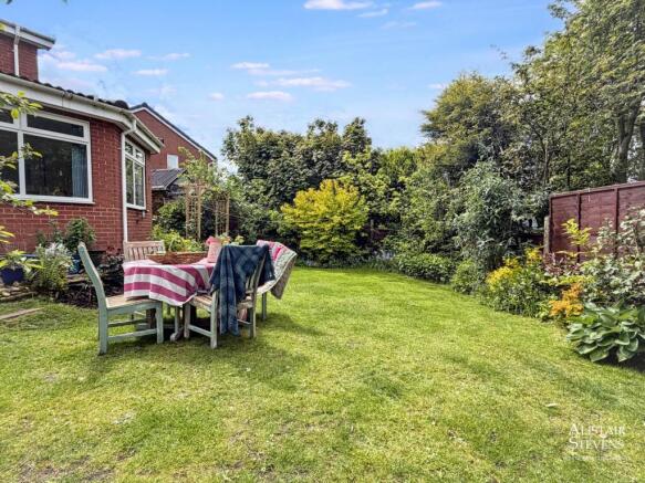 5 bed Detached for sale Image 6