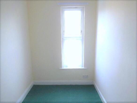 dundas 72 bed 3.jpg