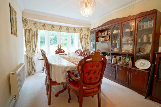 6 bed Detached for sale Image 8