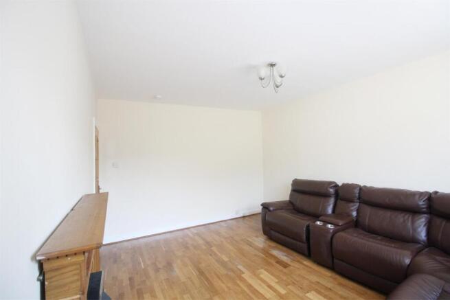 04 - Lounge 3.jpg