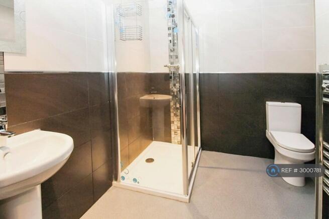 3 bed Flat to rent Image 5