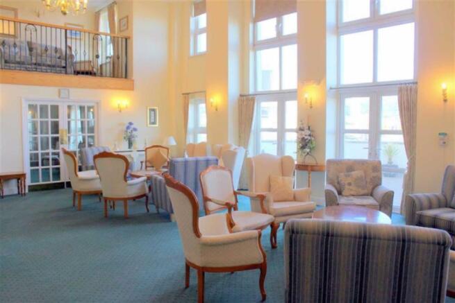 RESIDENT'S COMMUNAL LOUNGE