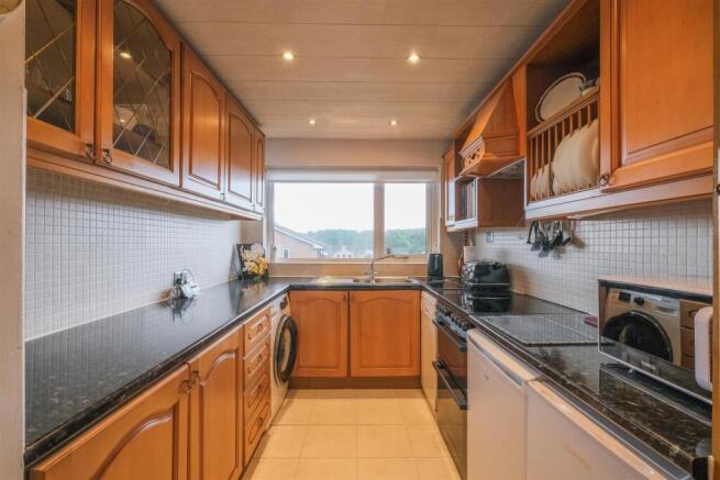 2 bed Semi-Detached Bungalow for sale Image 6