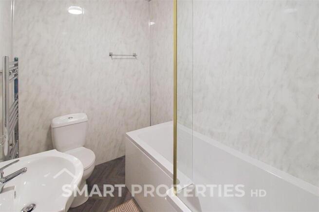 2 bed Terraced to rent Image 6