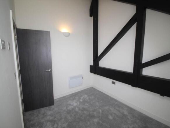 2 bed Flat to rent Image 10