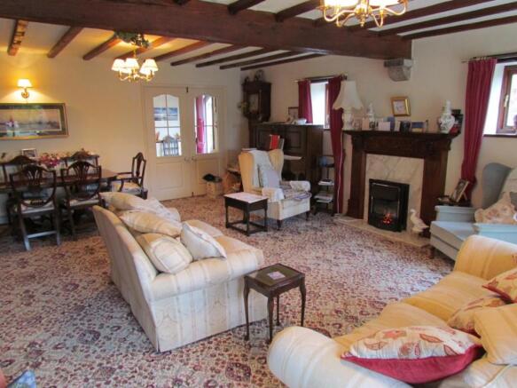 SITTING/DRAWING ROOM