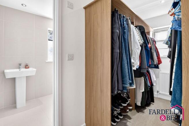 4 bed Detached for sale Image 10