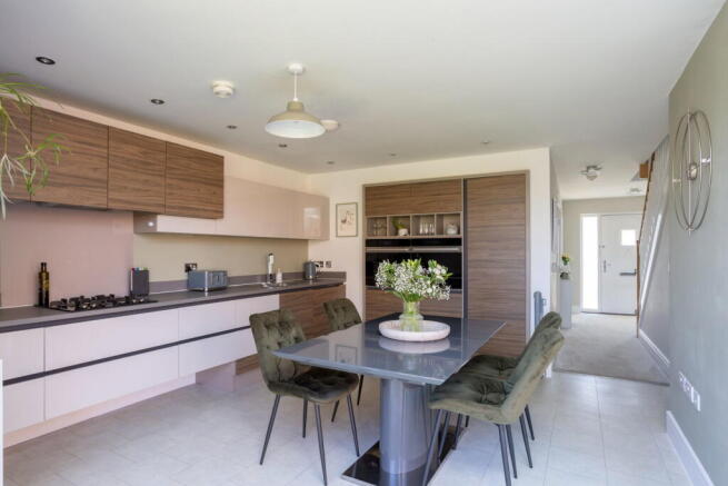 4 bed Detached for sale Image 11