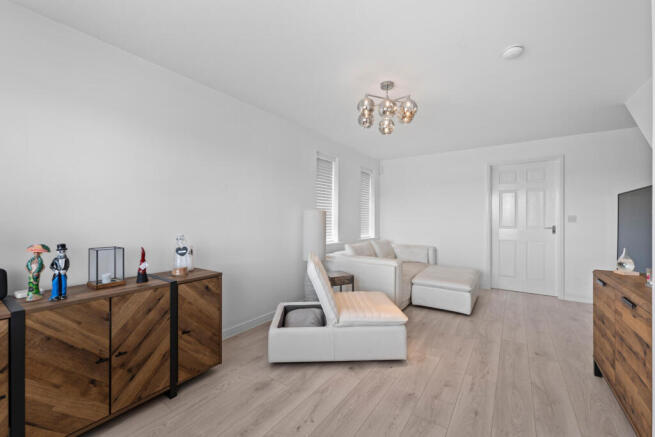 4 bed Detached for sale Image 4