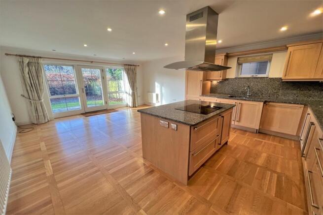 Kitchen/Dining Area
