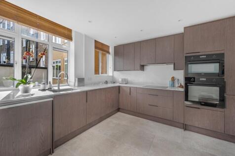 Chepstow Court,
Chepstow Crescent, W11