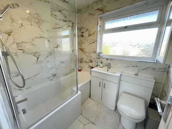 5. BATHROOM.jpg