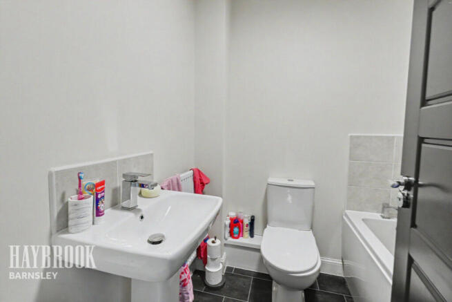 3 bed Semi-Detached for sale Image 11