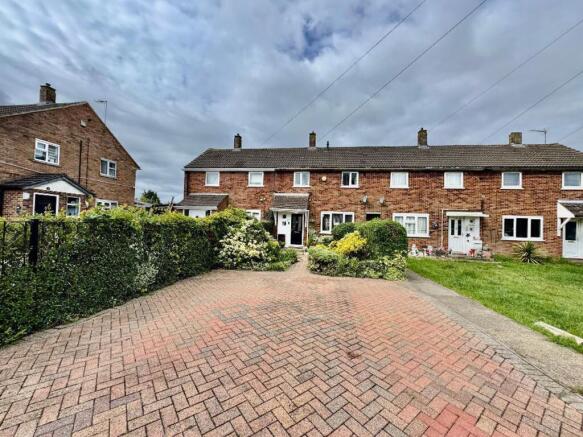 2-bed terraced on Hollybush Road, Luton, LU2, £300,000