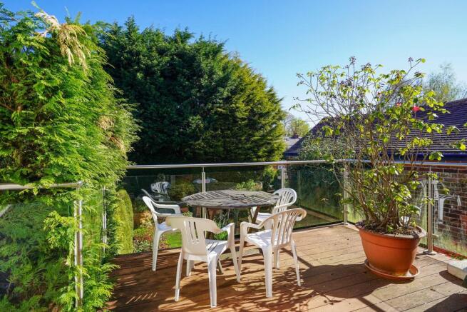 5 bed Semi-Detached for sale Image 4