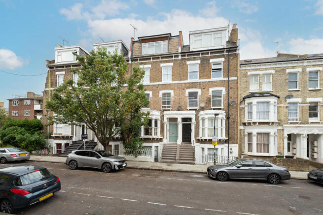 2-bed flat on Gratton Road, Hammersmith And Fulham, London, £500,000