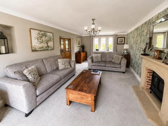 4 bed Detached for sale Image 4