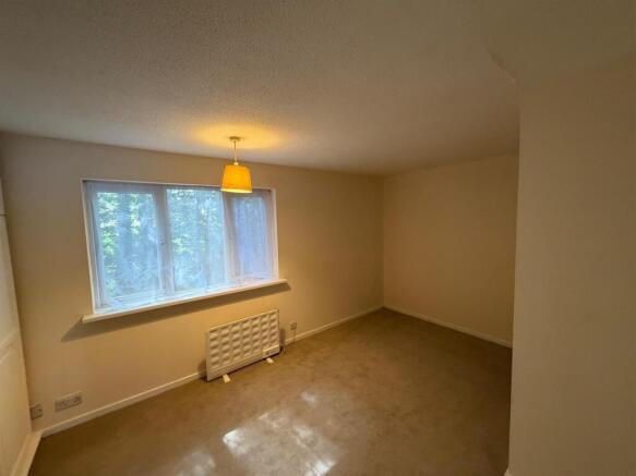 BEDROOM.JPG