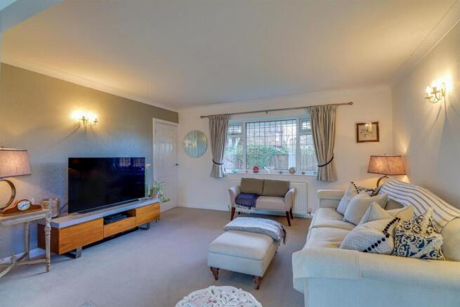 4 bed Detached for sale Image 5