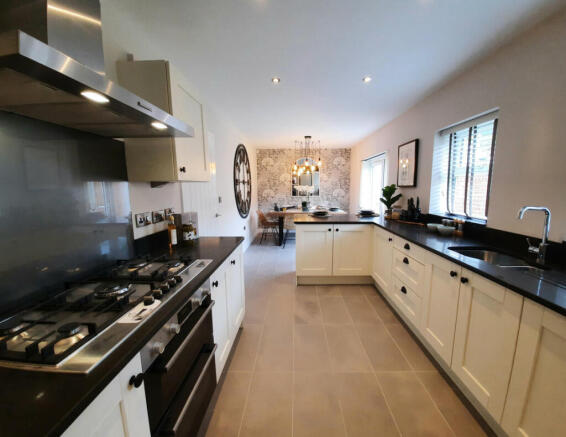 4 bed Detached for sale Image 6