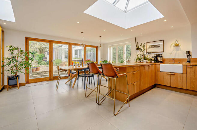 8681428-interior1...