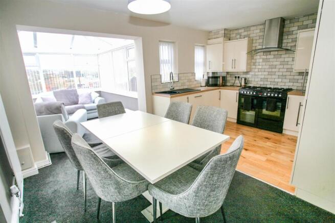 FITTED KITCHEN/DINER