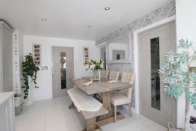 4 bed Detached for sale Image 6