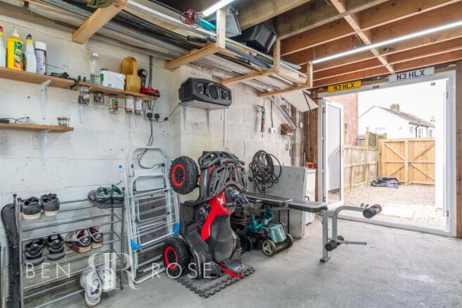 Garage/Workshop