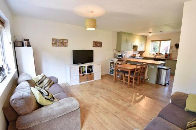 Kitchen / Livi...
