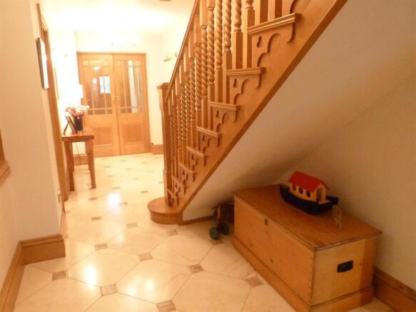 ENTRANCE HALLWAY IMAGE TWO