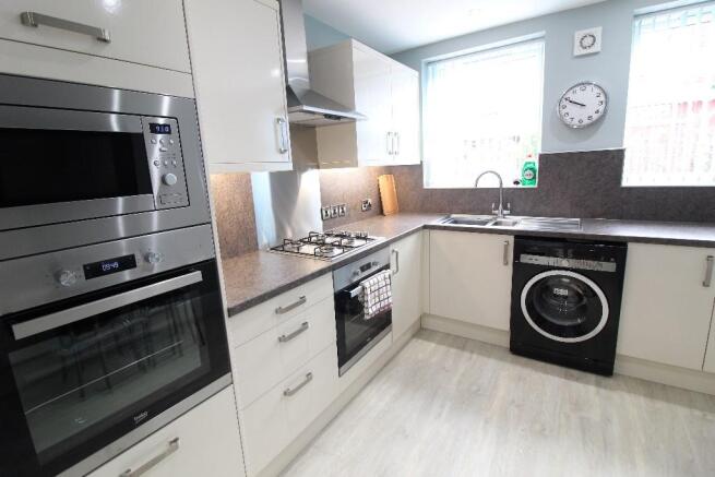 1 bed House Share to rent Image 4