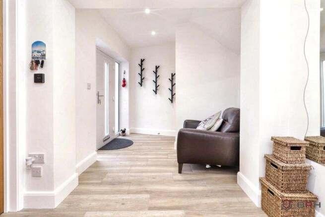5 bed Detached for sale Image 8