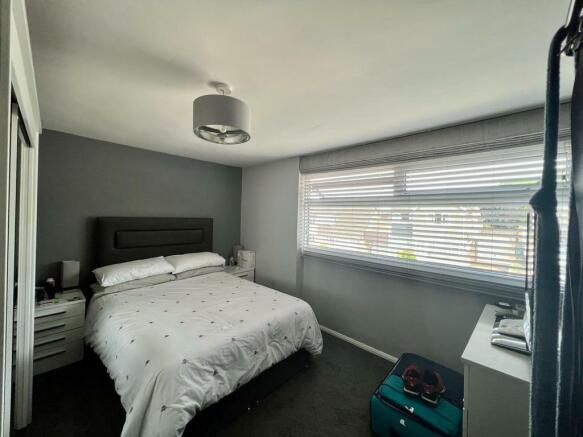 bed1.jpg