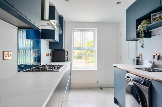 1438195-17-69da76...