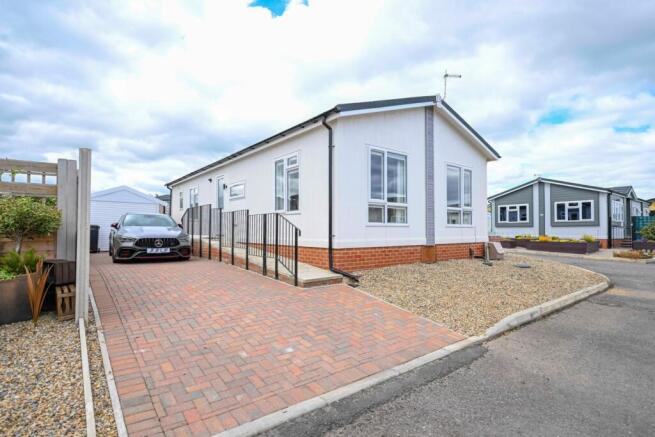 2 bed Park Home for sale Image 4