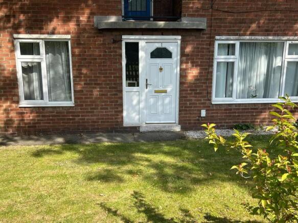 2-bed flat on Ash Tree Drive, Dukinfield, £120,000