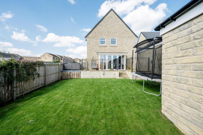 4 bed Detached for sale Image 11