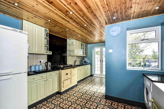 Kitchen / Dining Roo