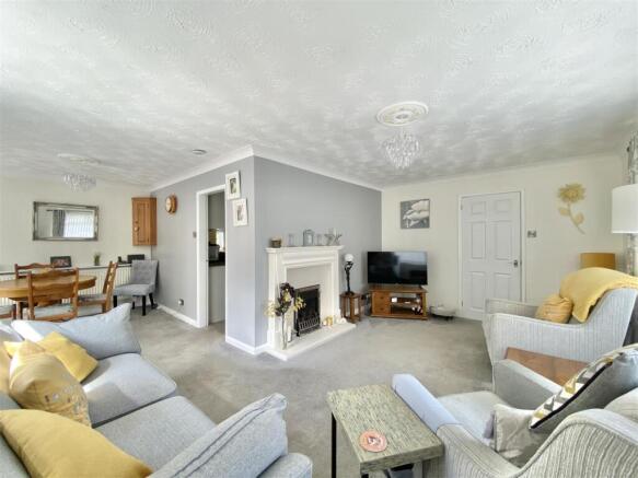 3 bed Detached Bungalow for sale Image 3