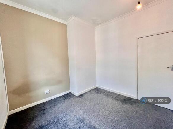 2 bed Terraced to rent Image 10