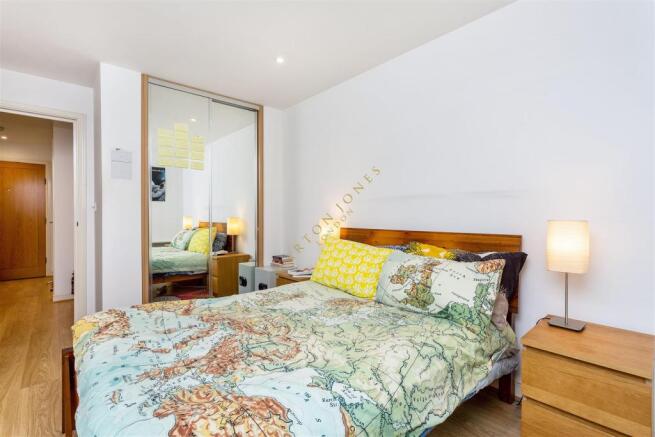 bedroom (2).jpg