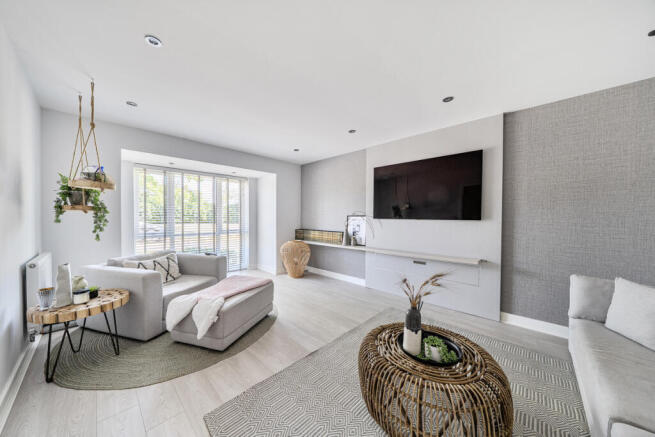 5 bed Detached for sale Image 7