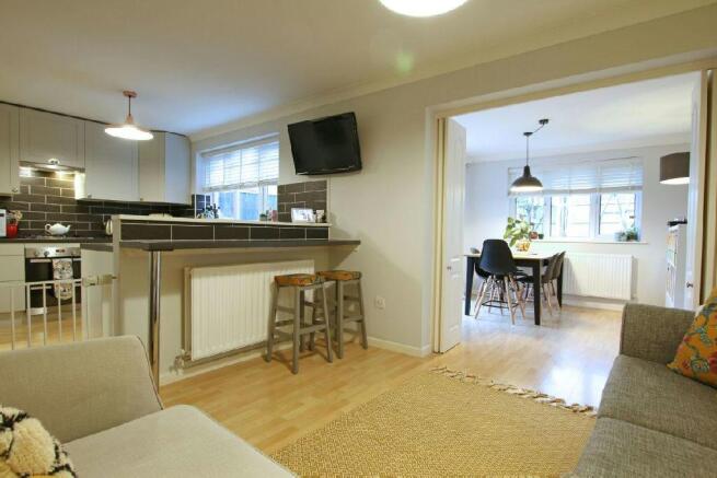 LIVING/KITCHEN.