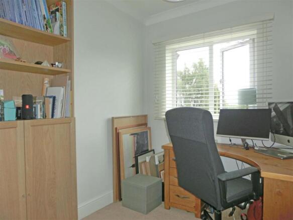 Barkers Lane 9 Bed2.jpg