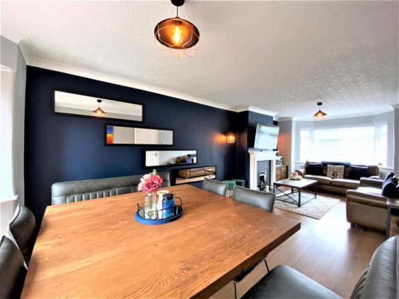 Lounge/Dining Room