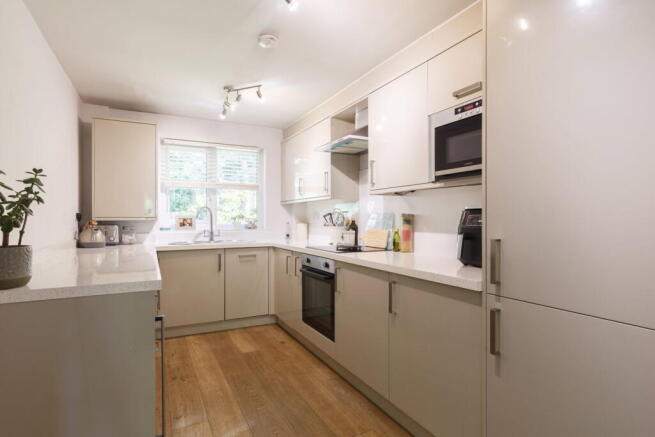 2 bed Ground Flat for sale Image 7