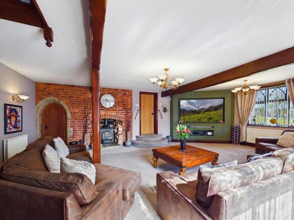 6 bed Detached for sale Image 4