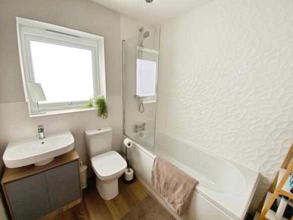 3 bed Semi-Detached for sale Image 11