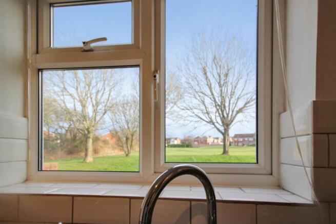 Campion Close Lindford, Hampshire, GU35 photo 4