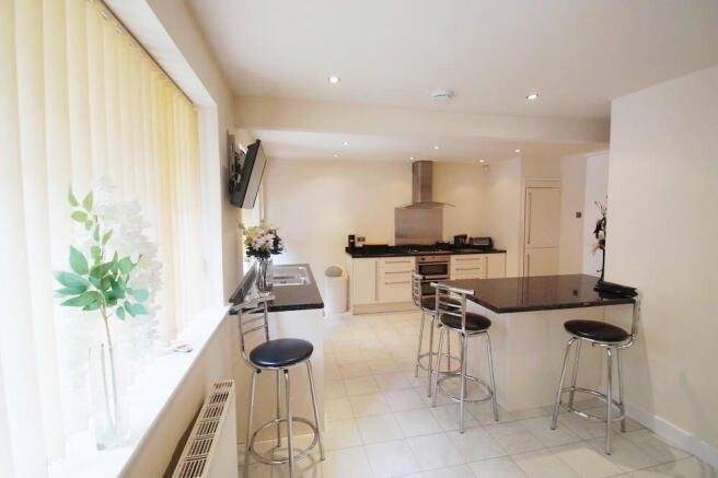 3 bed Semi-Detached for sale Image 5